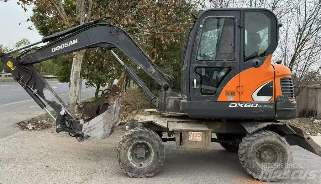 Doosan DX 60 轮式挖掘机