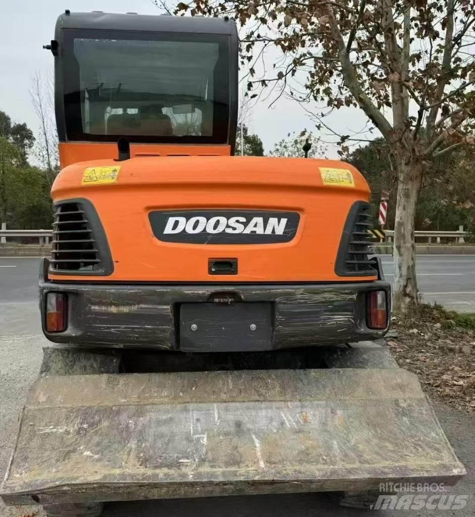 Doosan DX 60 轮式挖掘机