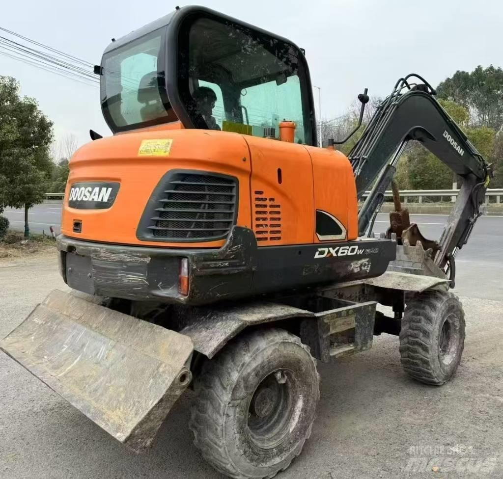 Doosan DX 60 轮式挖掘机