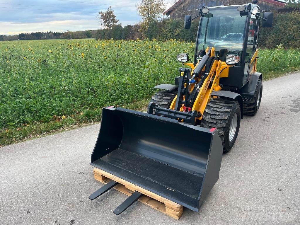 Schäffer 2445S 滑移装载机