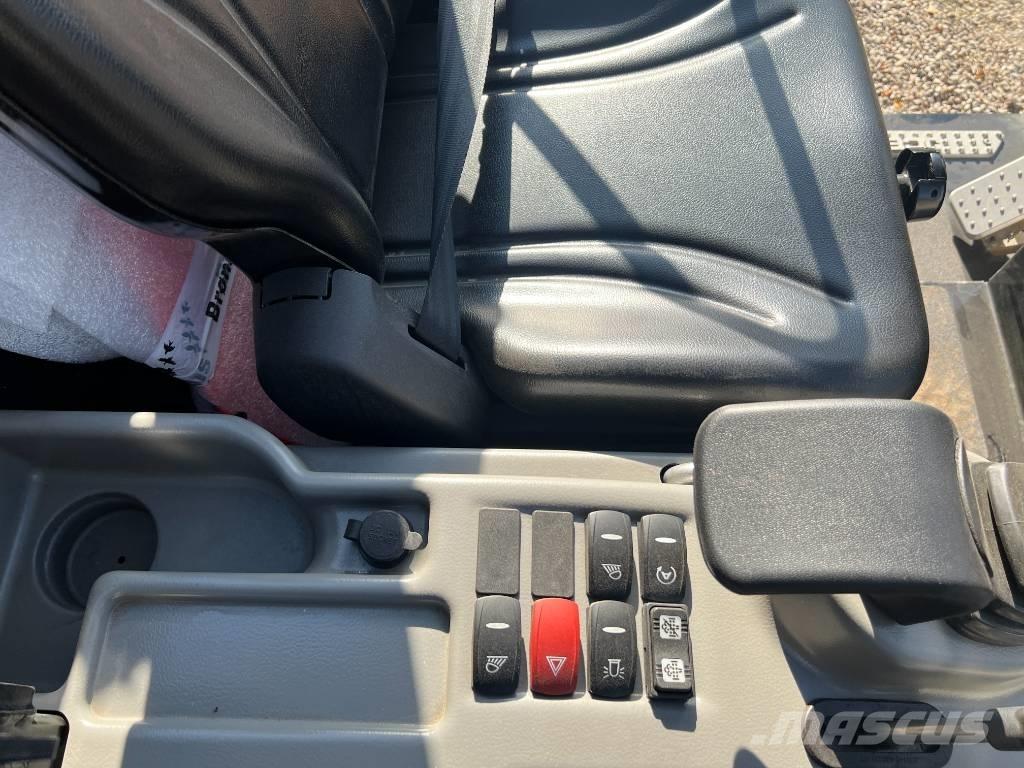 JCB 403 Plus 小型装载机