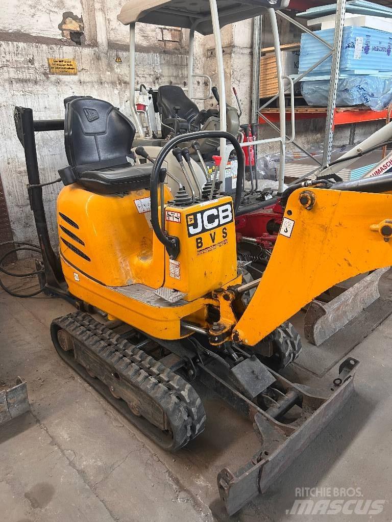 JCB 8010 CTS 小型挖掘机