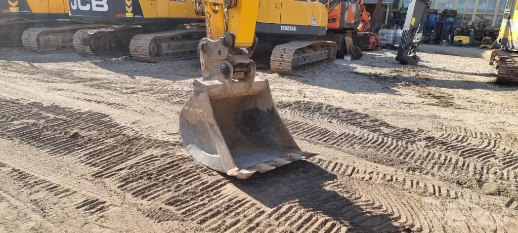 JCB JS 145 LC Plus 履带挖掘机