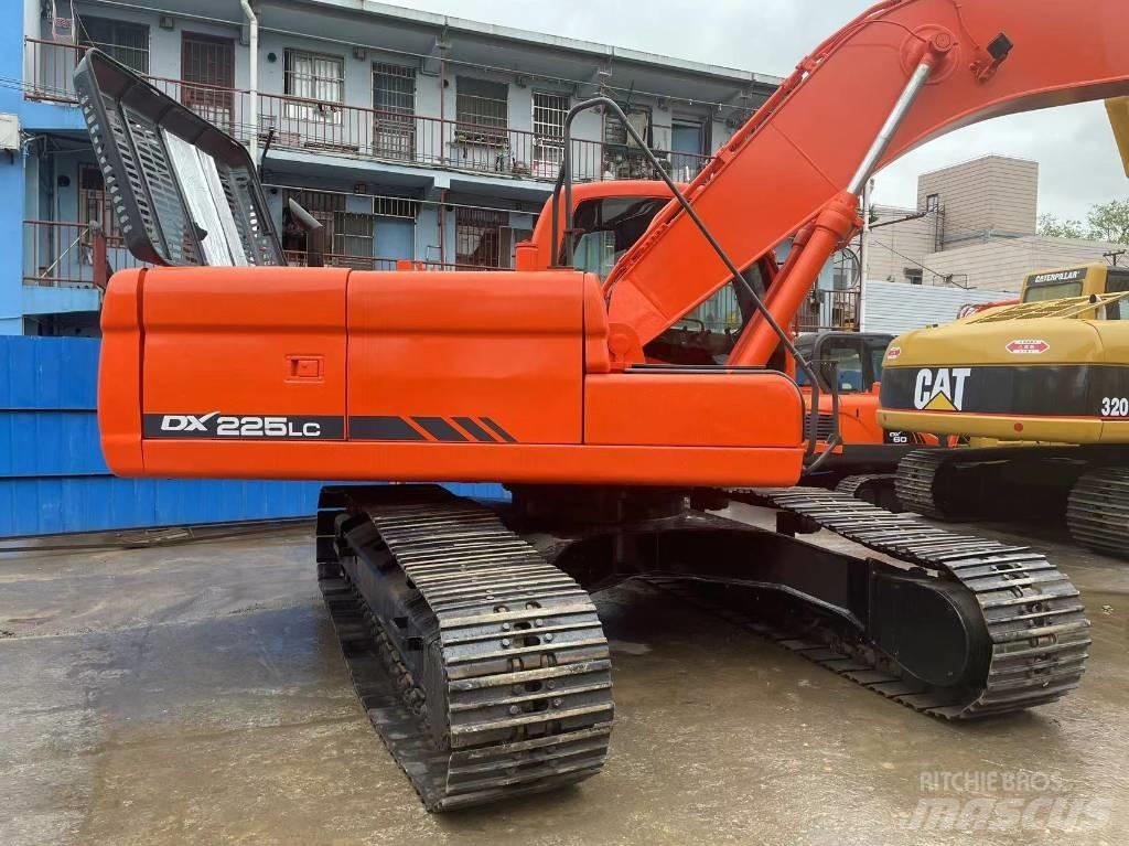 Doosan DX 225 履带挖掘机