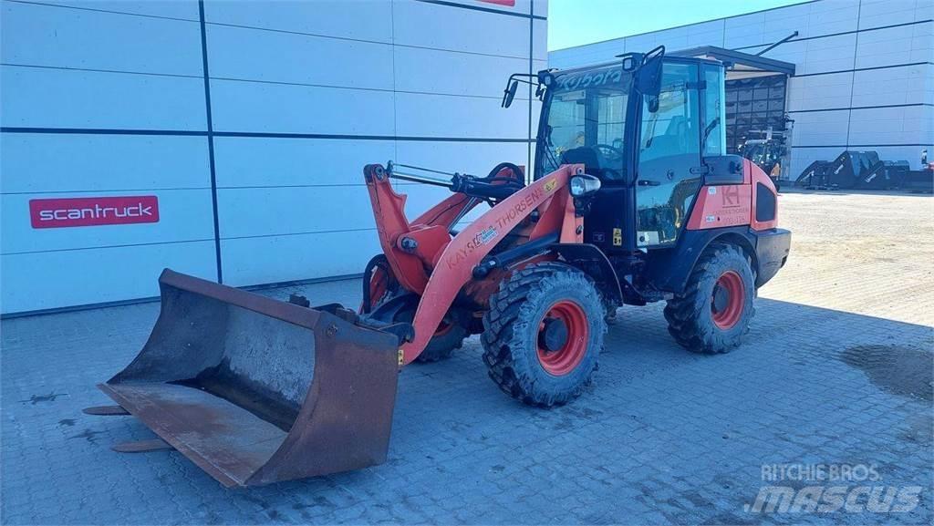 Kubota R085 多功能装载机