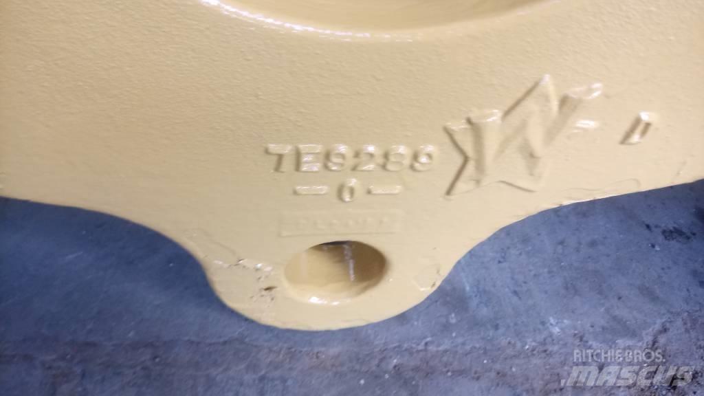 CAT 245 底盘和悬架
