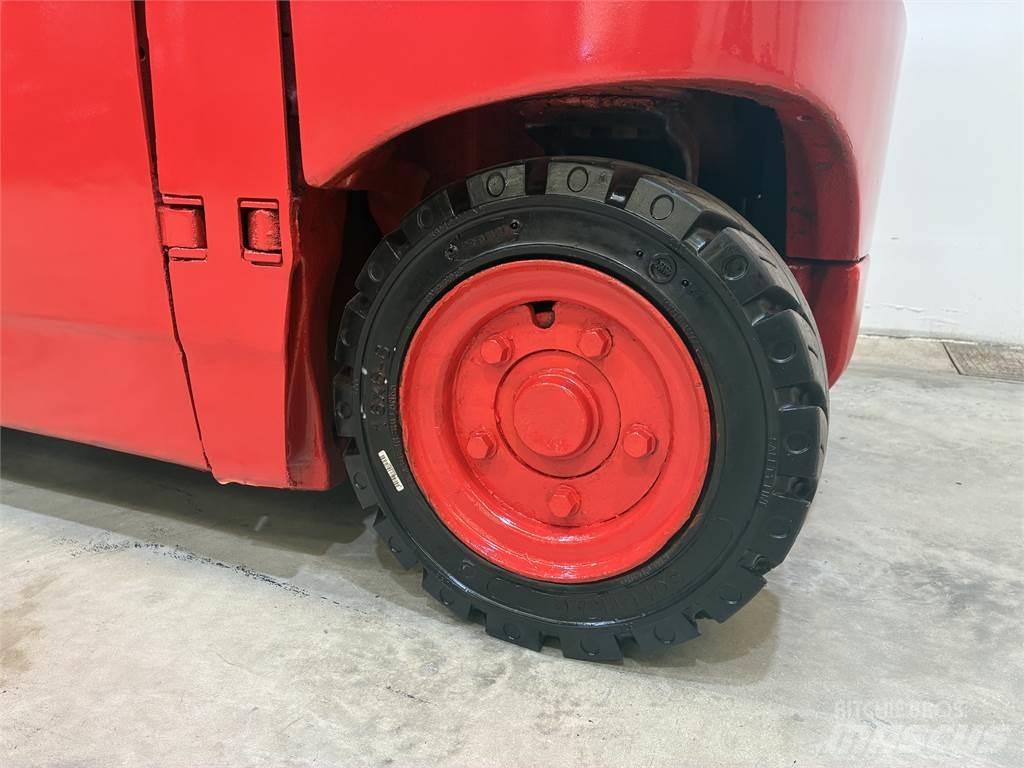 Linde E20PH 02 电动叉车
