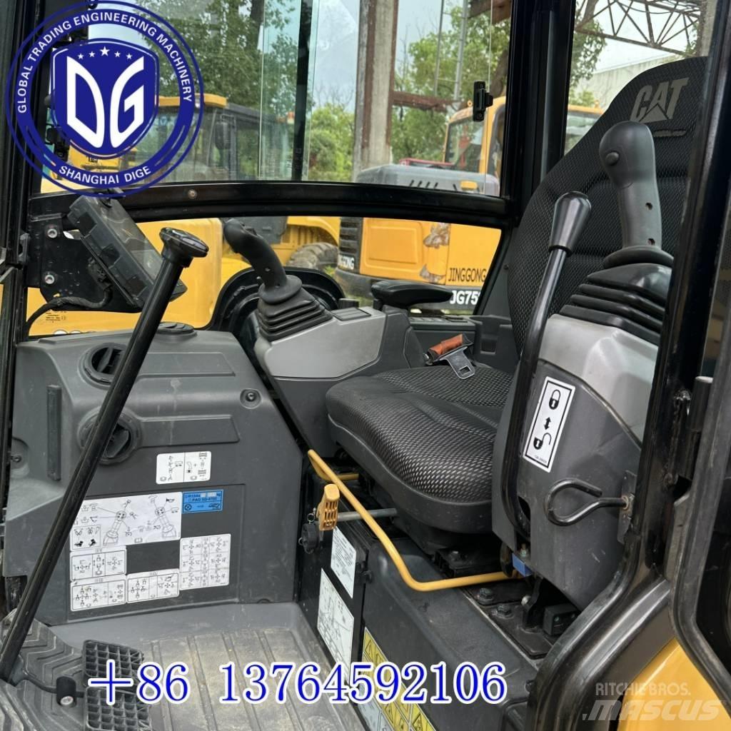 CAT 302 CR 小型挖掘机