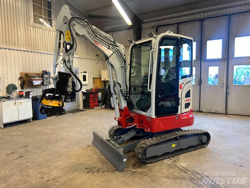 Takeuchi TB325 小型挖掘机