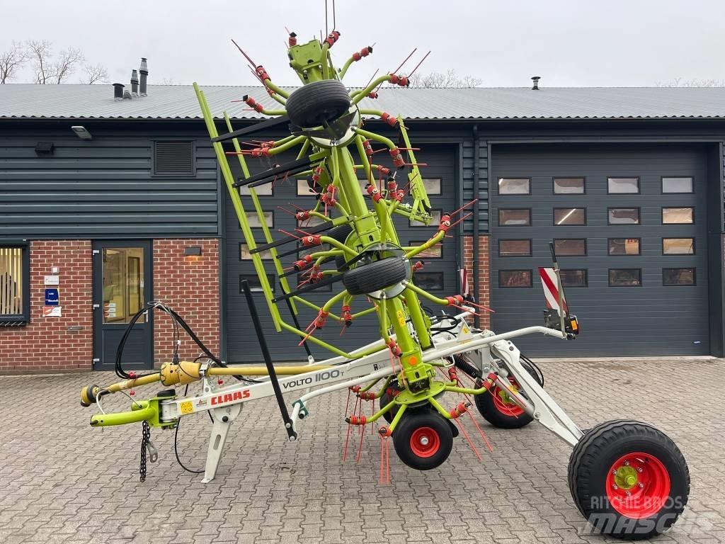CLAAS Volto 1100 T 犁耙和摊草机