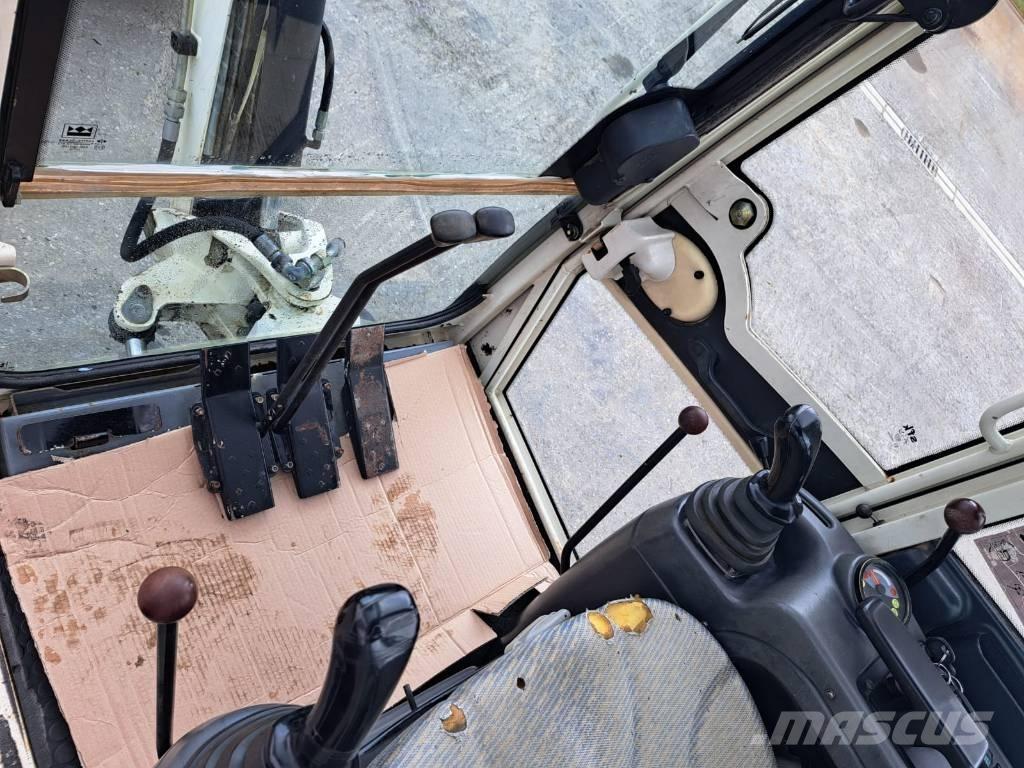 Terex TC16 小型挖掘机
