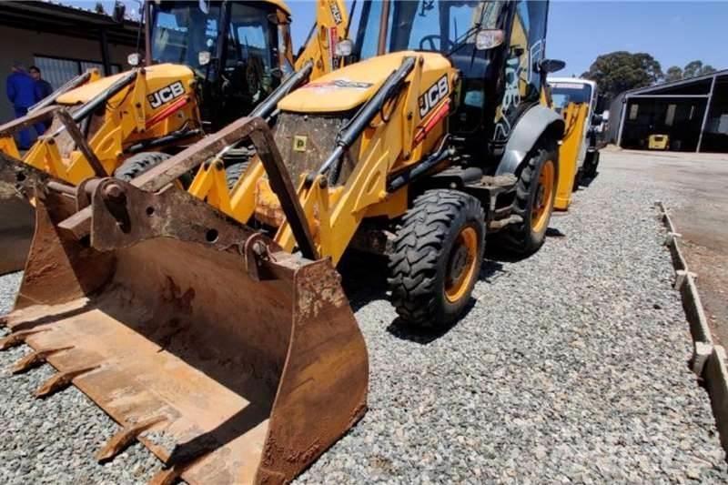 JCB 3CX 4X4 反铲装载机