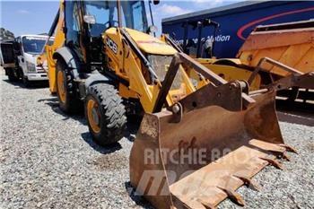 JCB 3CX 4X4 反铲装载机