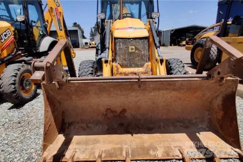 JCB 3CX 4X4 反铲装载机