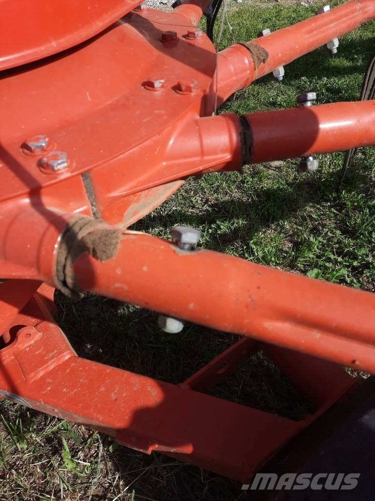 Kuhn GA6632 料堆整形机