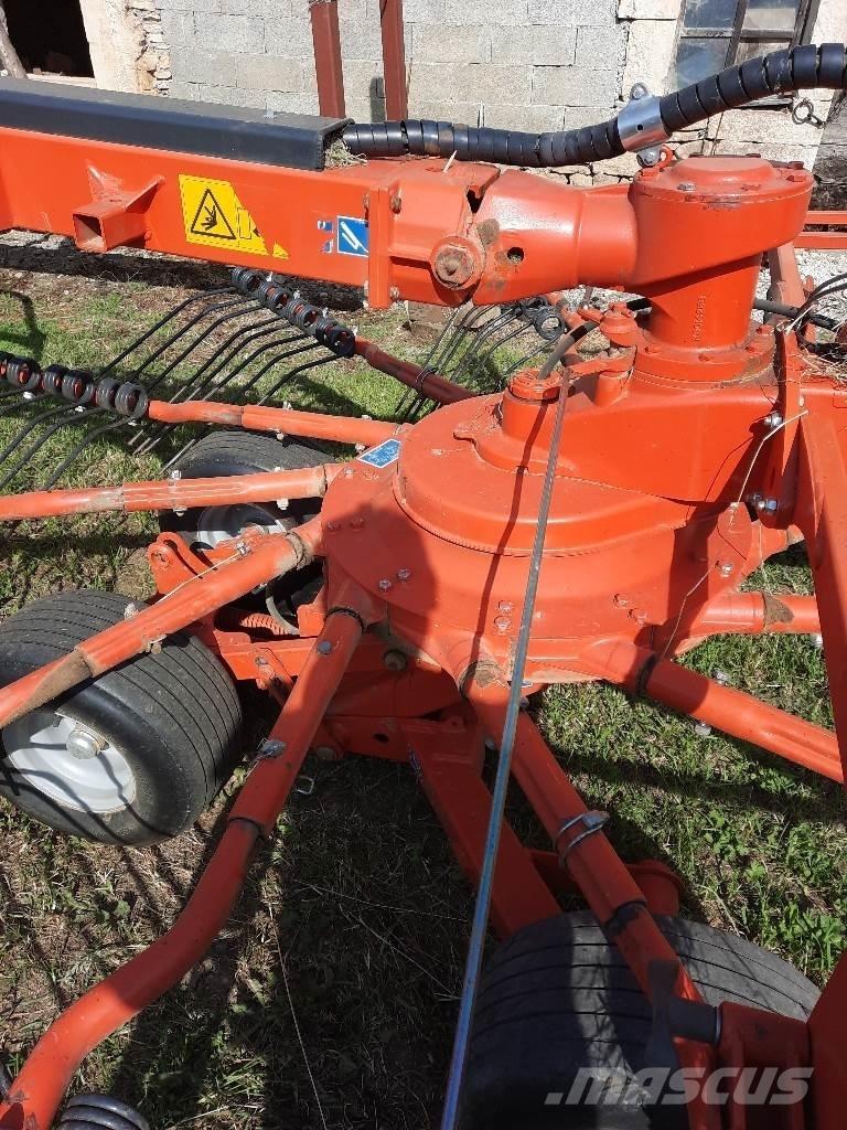 Kuhn GA6632 料堆整形机
