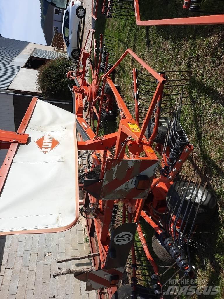Kuhn GA6632 料堆整形机
