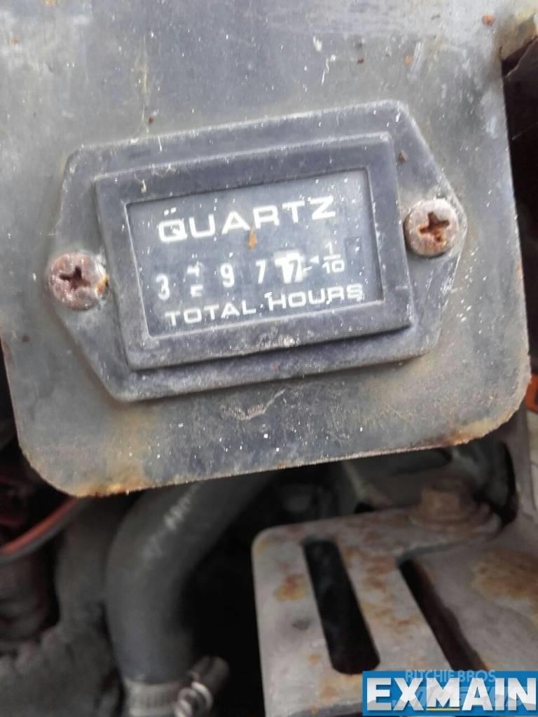 Bobcat X 320 小型挖掘机