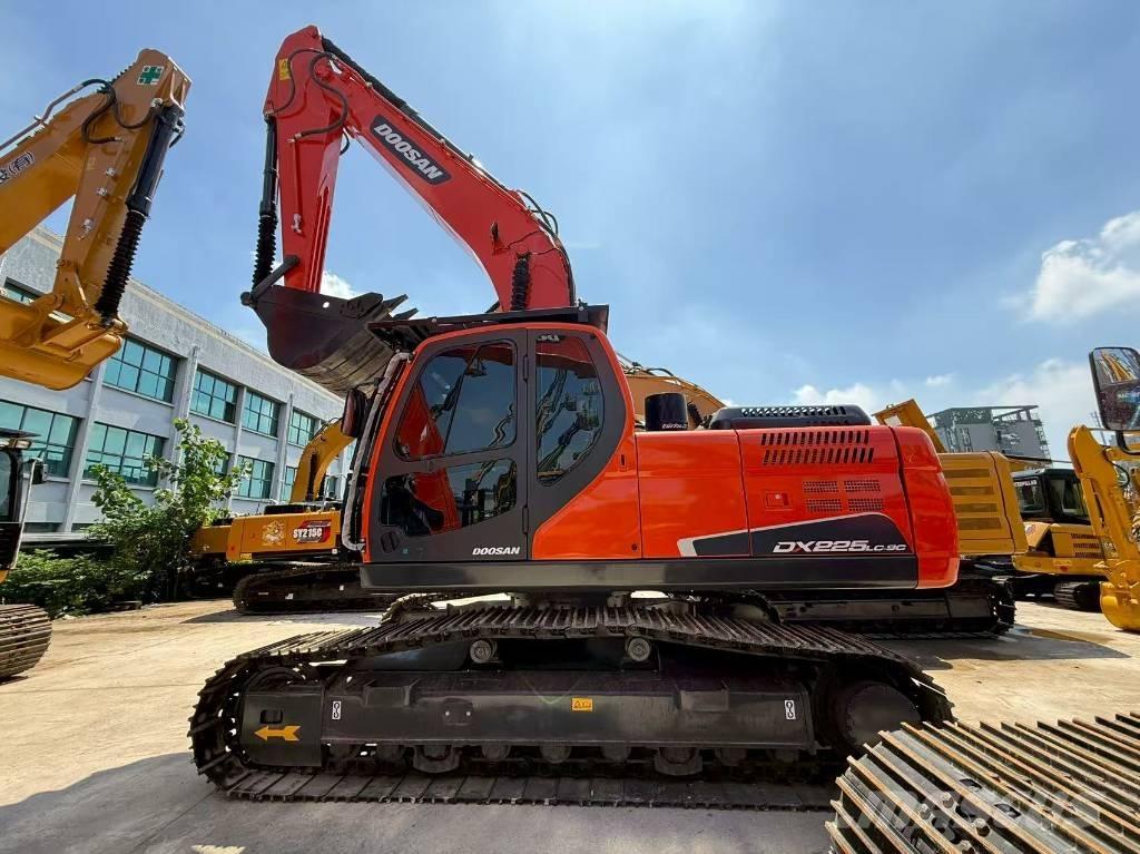 Doosan DX 225 履带挖掘机