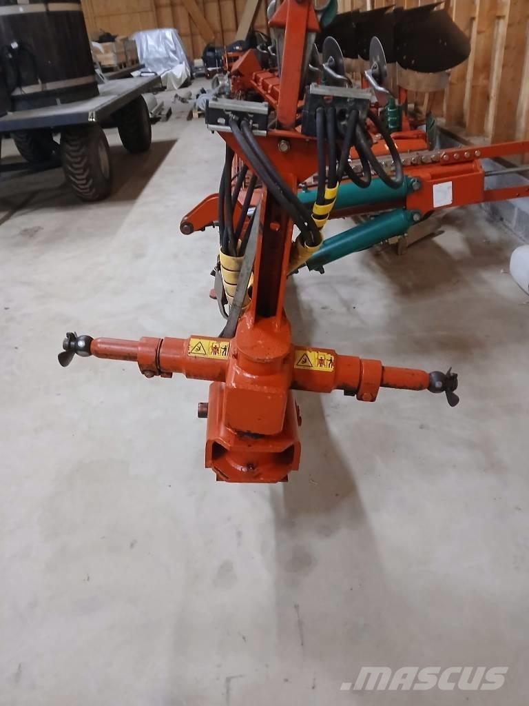 Kverneland PB100-8 双向犁