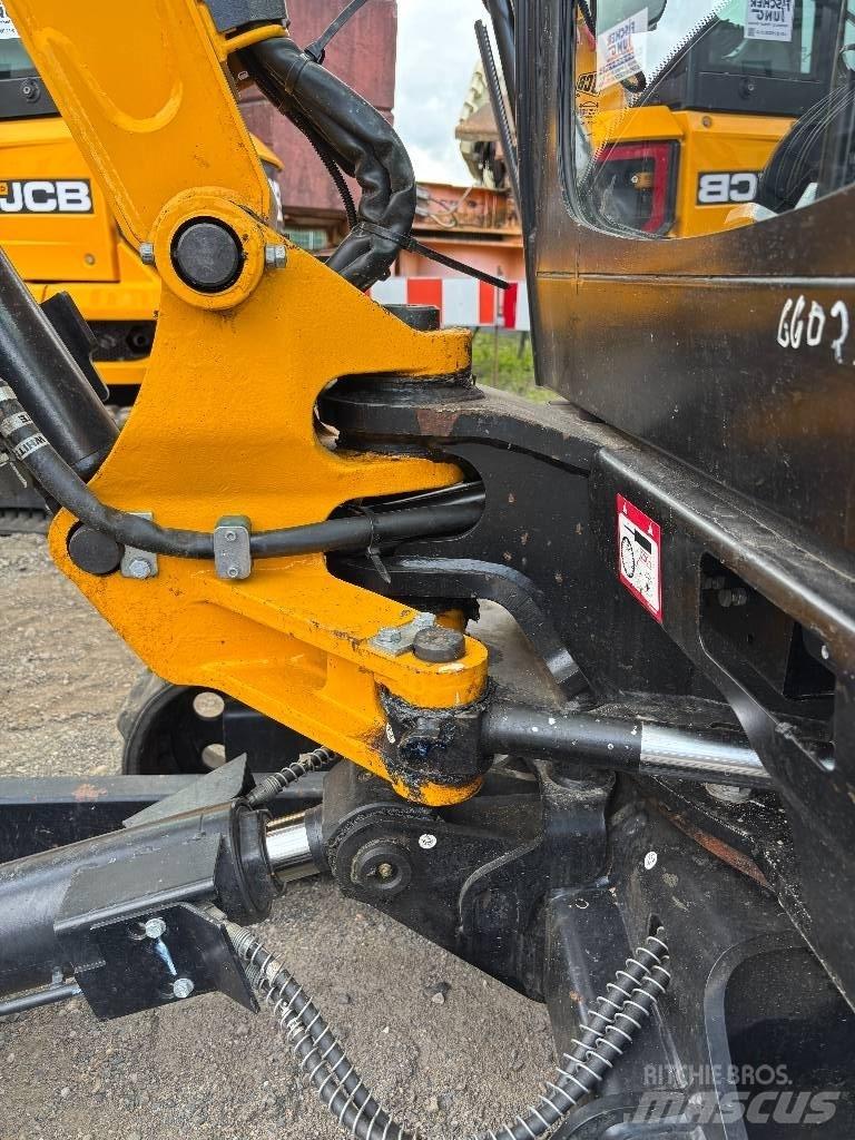 JCB 8026 CTS 小型挖掘机