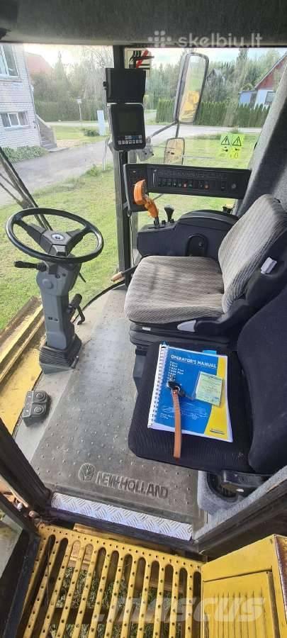 New Holland TX 64 联合收割机