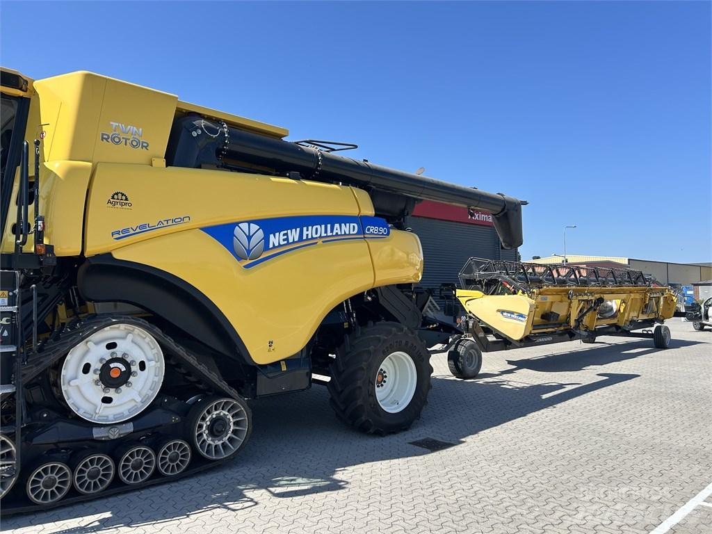 New Holland CR 8.90 联合收割机