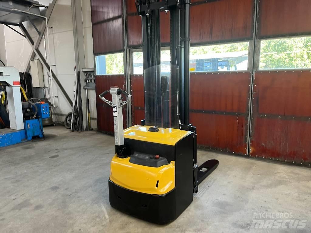 CAT NSP16N2 手托盘堆垛机
