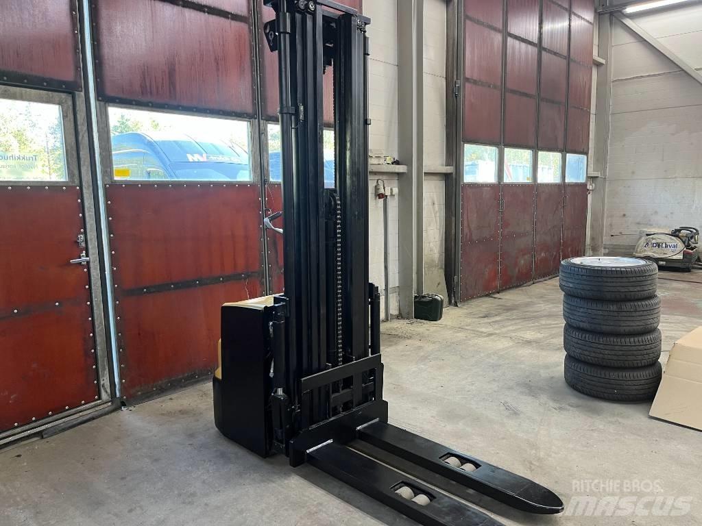 CAT NSP16N2 手托盘堆垛机
