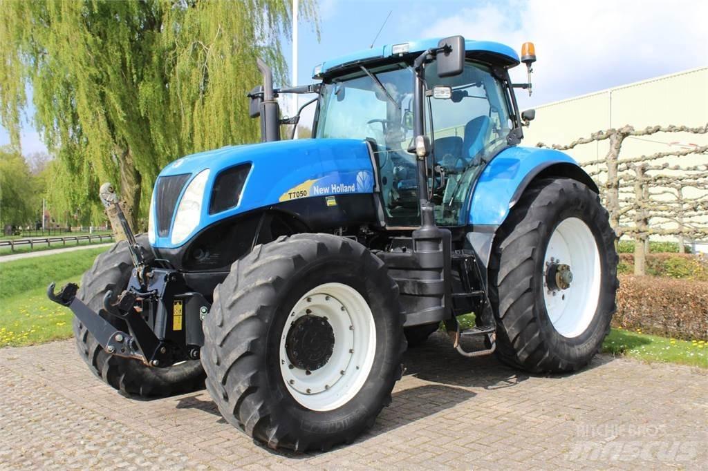 New Holland T7050 拖拉机/农用车