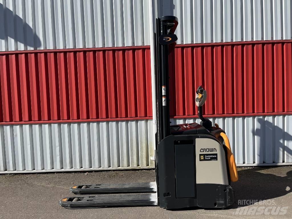 Crown ETi40001,2 手推堆垛车