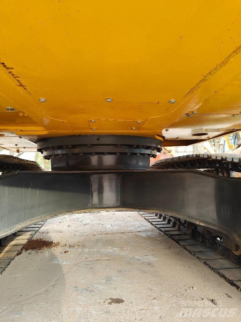 Komatsu PC200 履带挖掘机