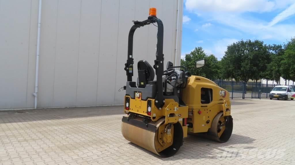 CAT CB2.7GC 双轮压路机