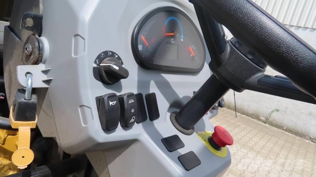 CAT CB2.7GC 双轮压路机