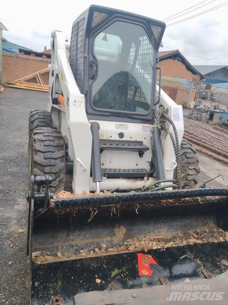 Bobcat S 300 滑移装载机