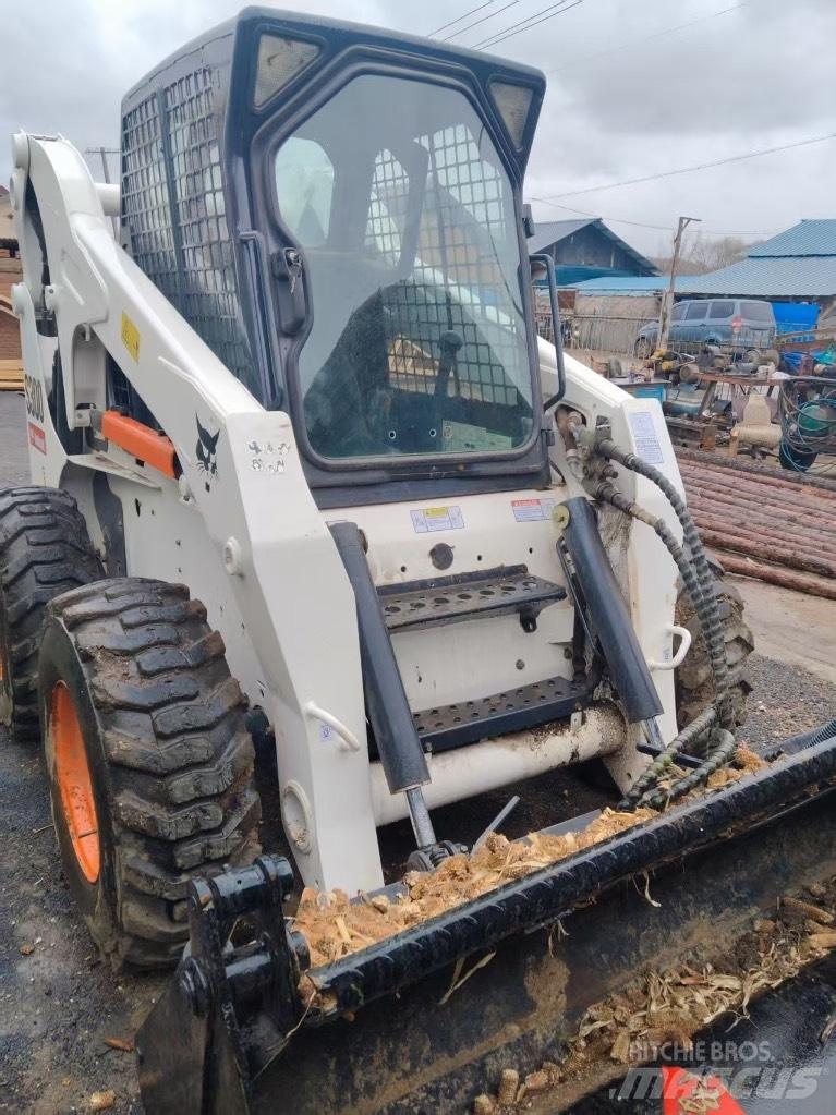 Bobcat S 300 滑移装载机