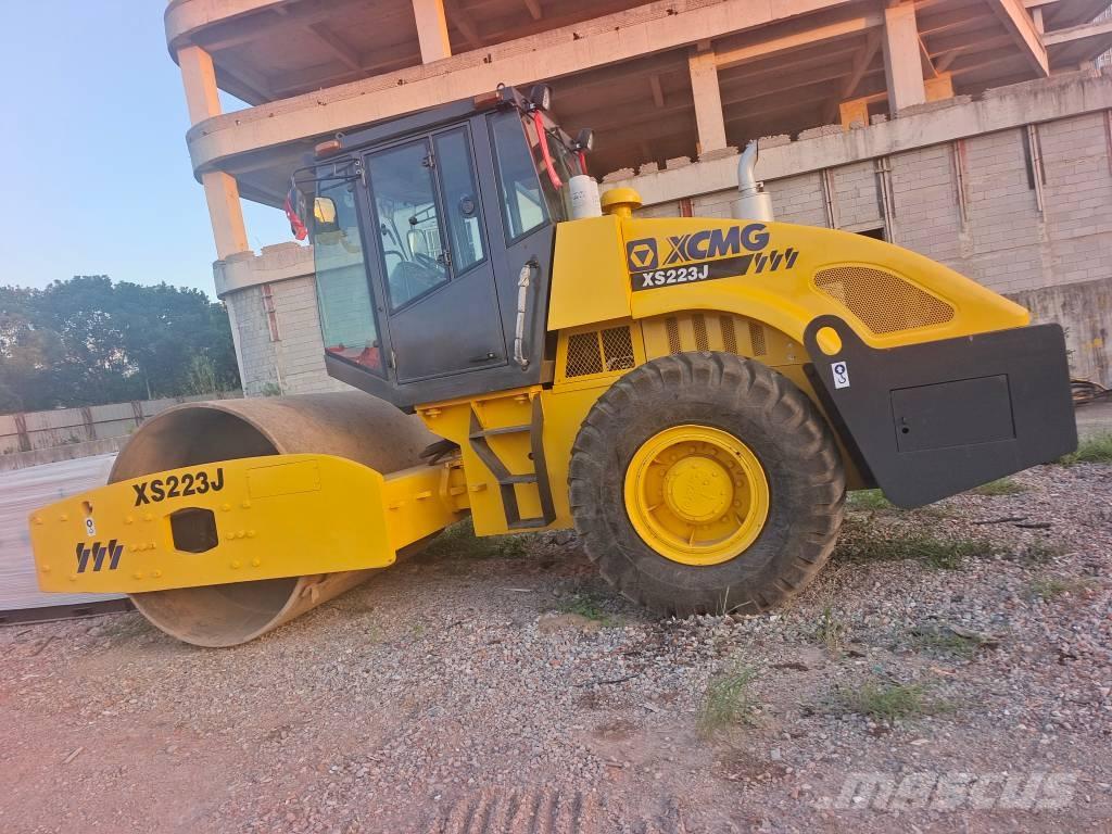 XCMG XS 223J 单轮压路机