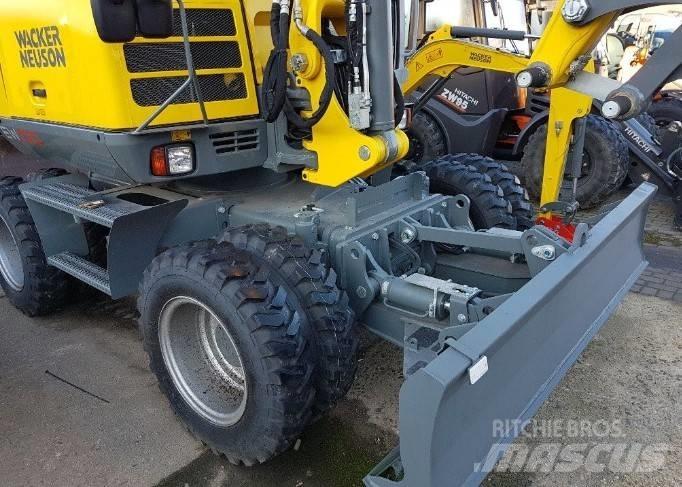 Neuson EW100 小型挖掘机