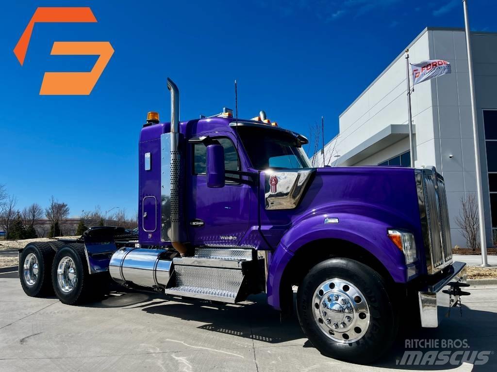 Kenworth W 990 牵引车