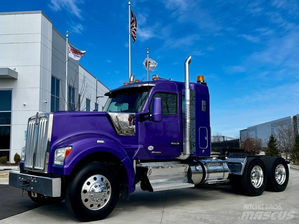 Kenworth W 990 牵引车