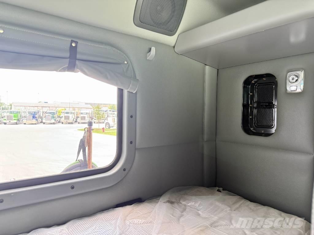 Kenworth W 990 牵引车