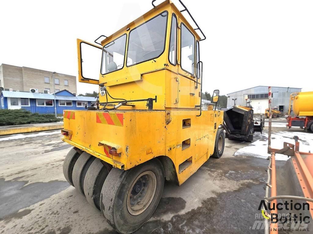 Hamm GRW 18 胶轮压路机