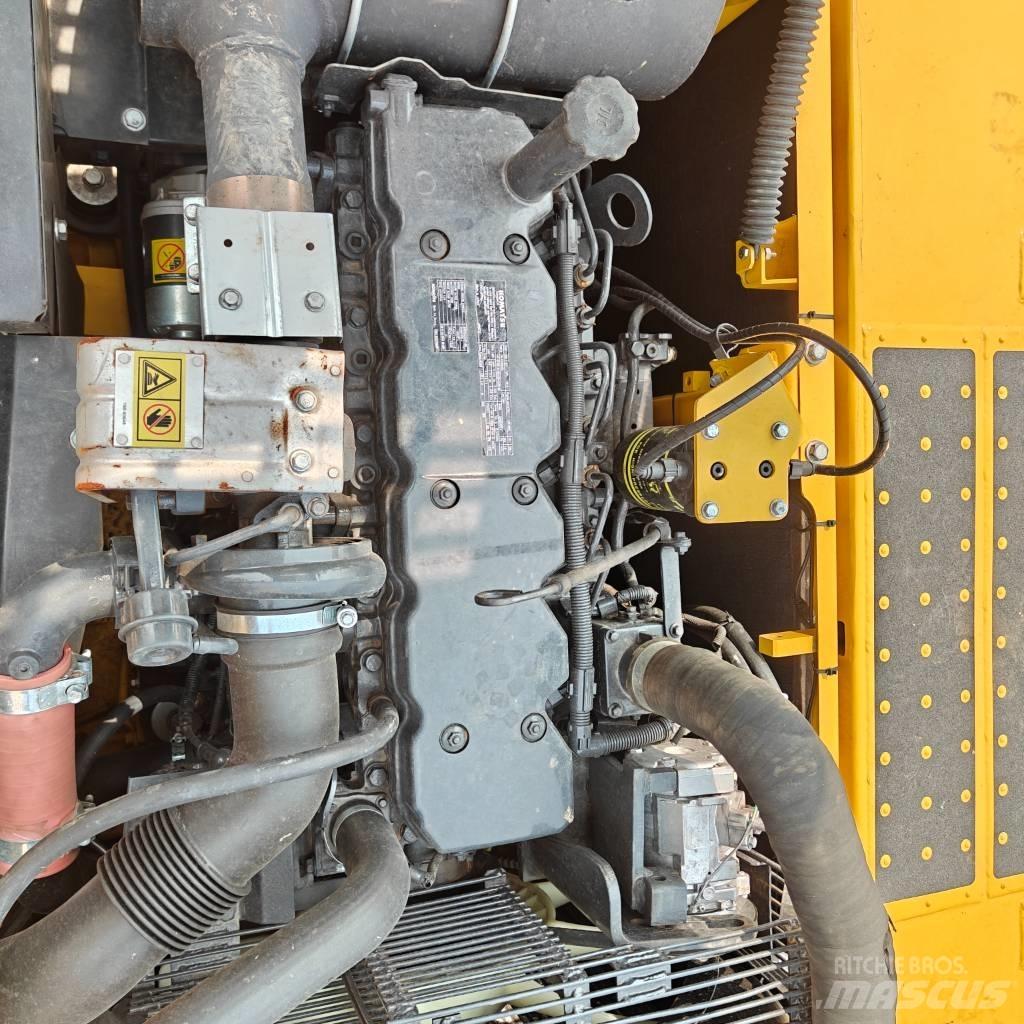Komatsu 240-8 履带挖掘机