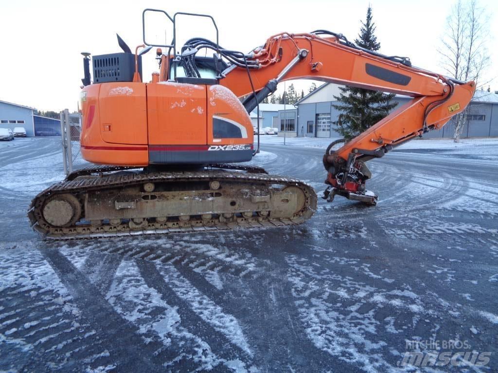 Doosan DX 235 履带挖掘机