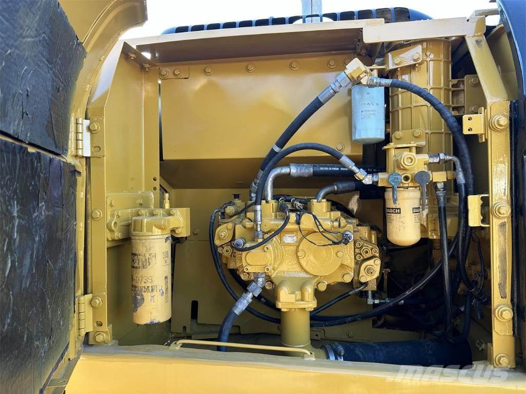 CAT 320D 履带挖掘机