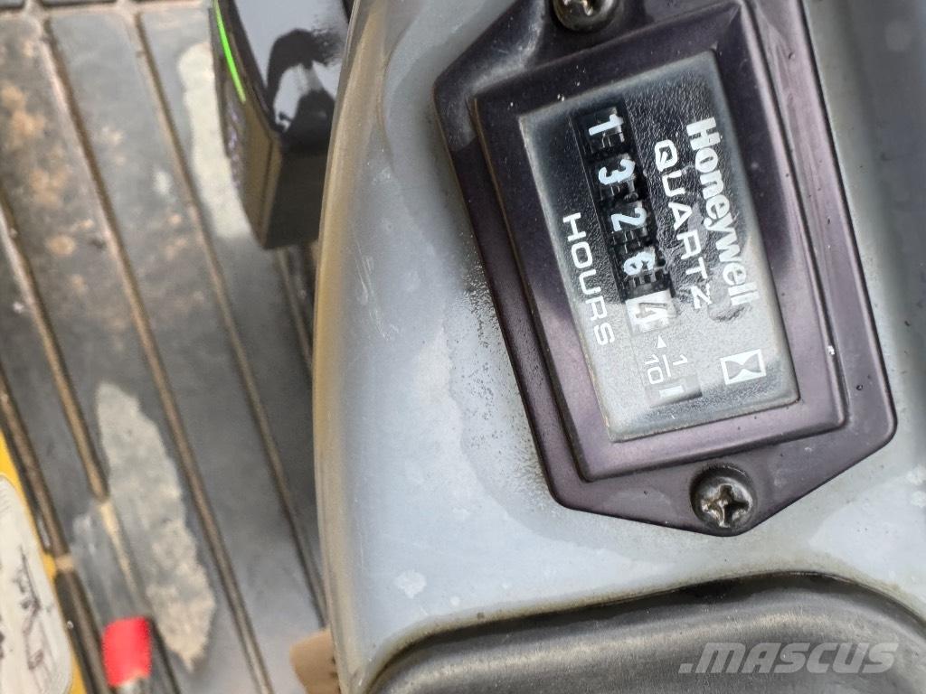 Yanmar SV08 (AH814) 小型挖掘机