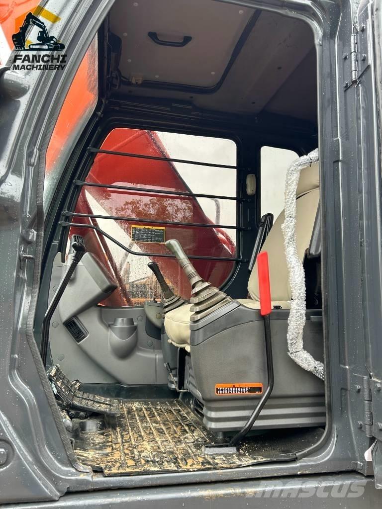 Hitachi 210LC 履带挖掘机