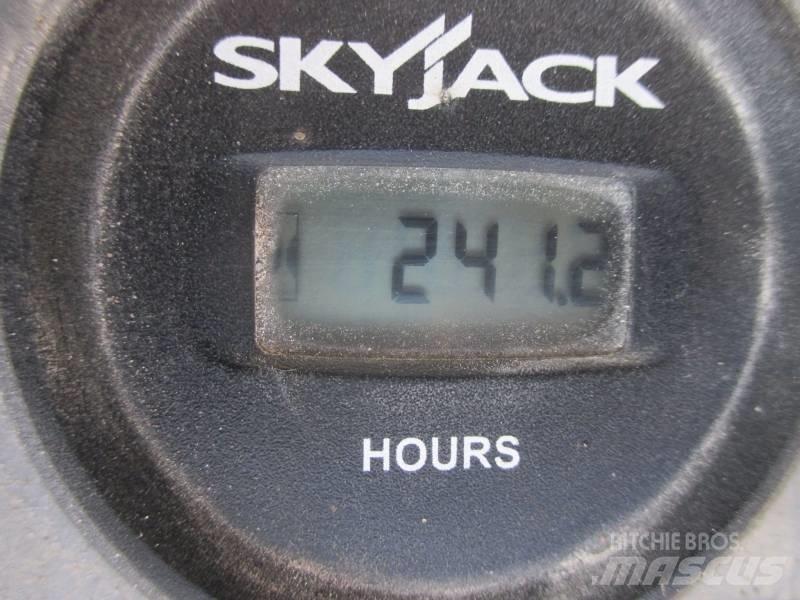 SkyJack SJ III 3219 剪叉式升降机