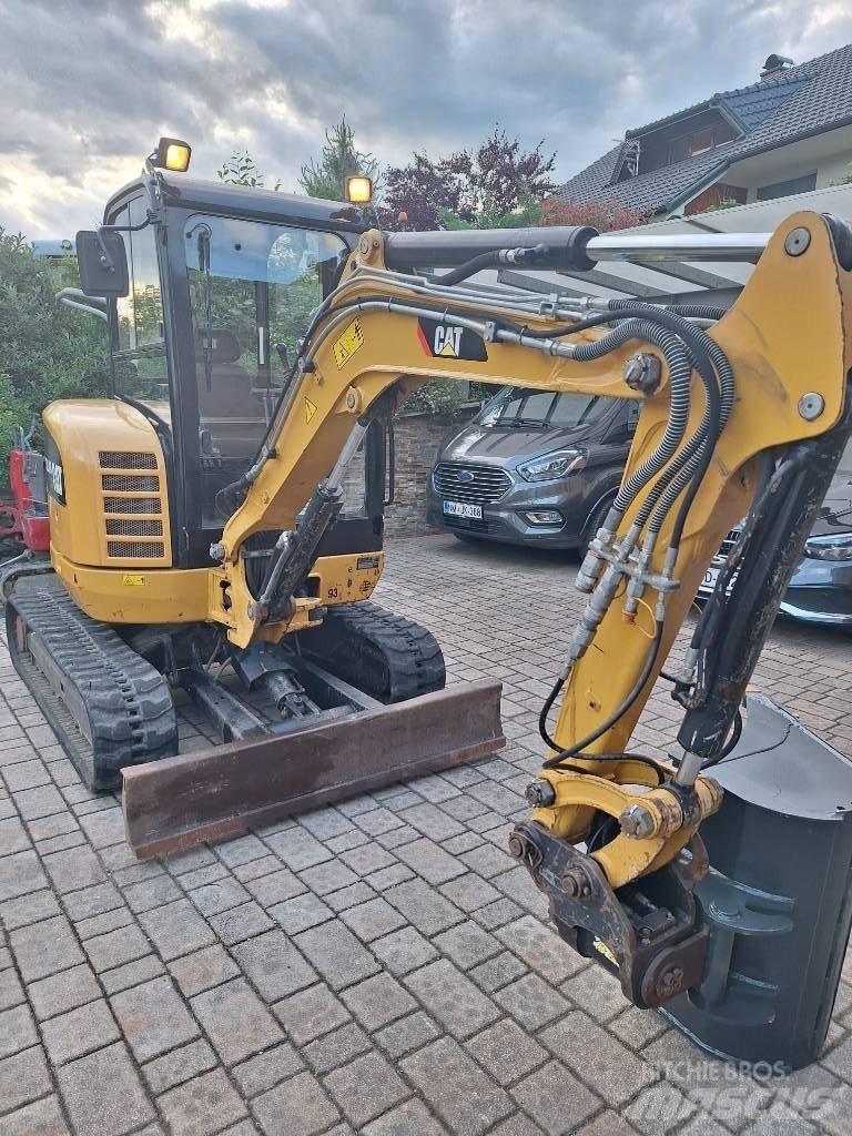 CAT 302.7 D CR 小型挖掘机