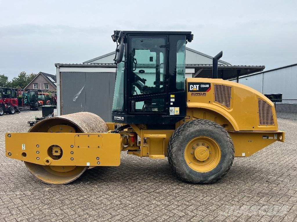 CAT CS44B - CS 44 B 单轮压路机